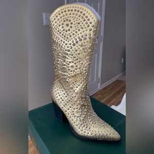 Women’s sz. 7.5 gold stud boots